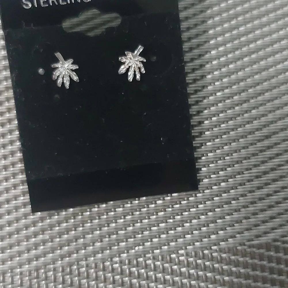 411 post earrings sterling Silver uni-sex